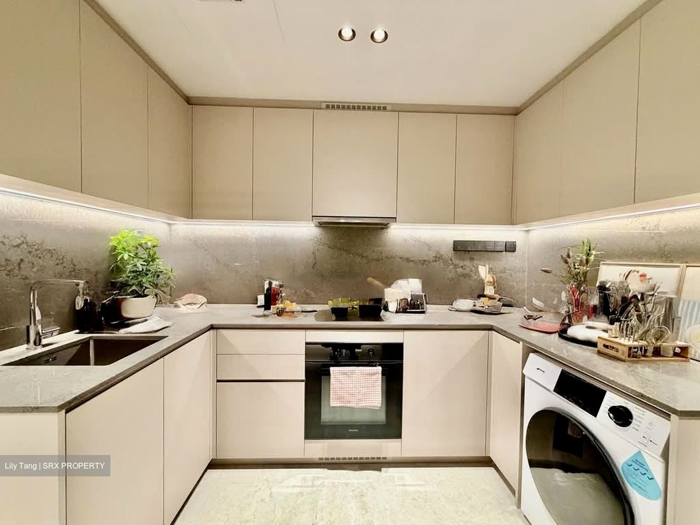 UE Square (D9), Apartment #550948661